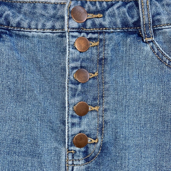 Forever 21 denim skirt with rainbow pockets. Size M - Picture 2 of 4